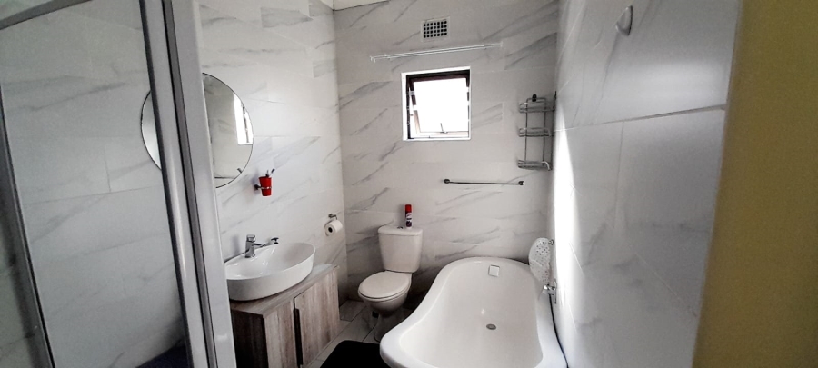 3 Bedroom Property for Sale in Graceland Eastern Cape